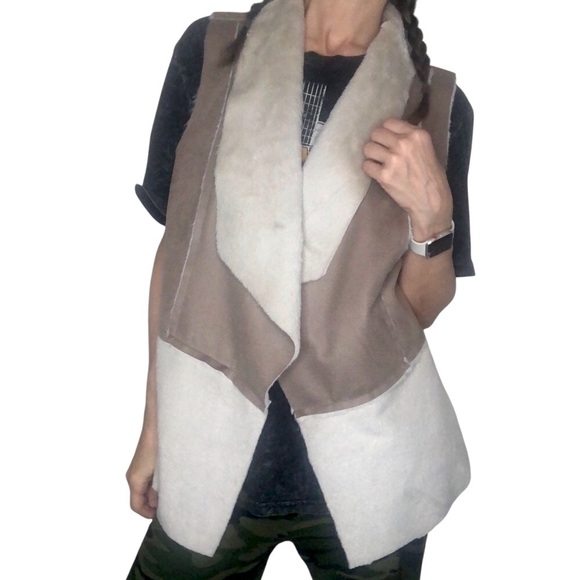 Chicos Sz 1 Medium Faux Suede Shearling Vest Tan Cream Boho Chic Casual Retro - Picture 1 of 10